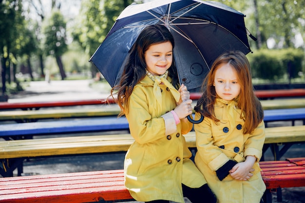 Free photo cute kids plaiyng on a rainy day