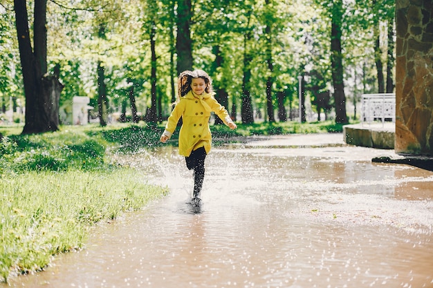 Free photo cute kids plaiyng on a rainy day