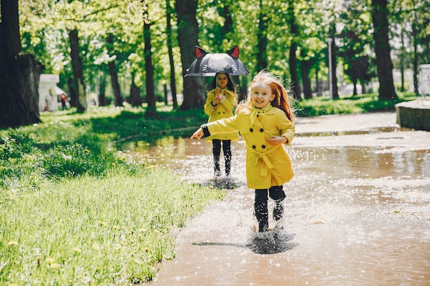 Free photo cute kids plaiyng on a rainy day