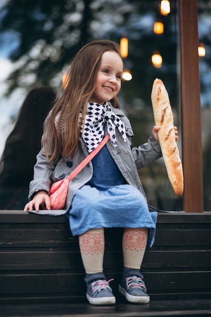 Free photo cute little girl with bread