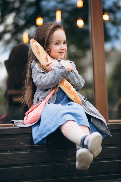 Free photo cute little girl with bread