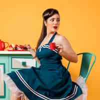 Free photo cute pinup girl in the kitchen