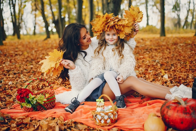 Free photo cute and stylish family in a autumn park