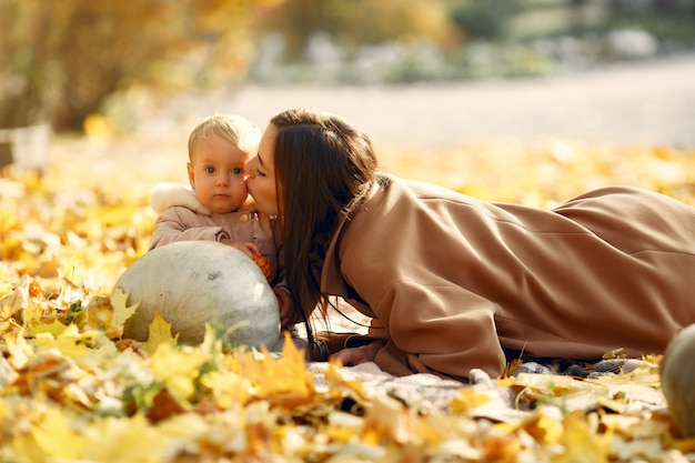 Free photo cute and stylish family in a autumn park