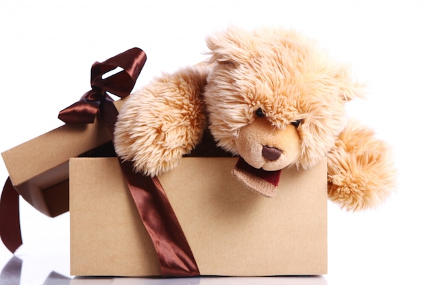 Free photo cute teddy bear in the gift box