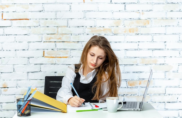 Free photo cute young girl working on the desk high quality photo