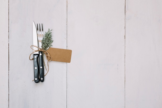 Free Photo cutlery on wooden surface