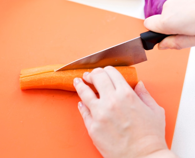 Cutting carrots