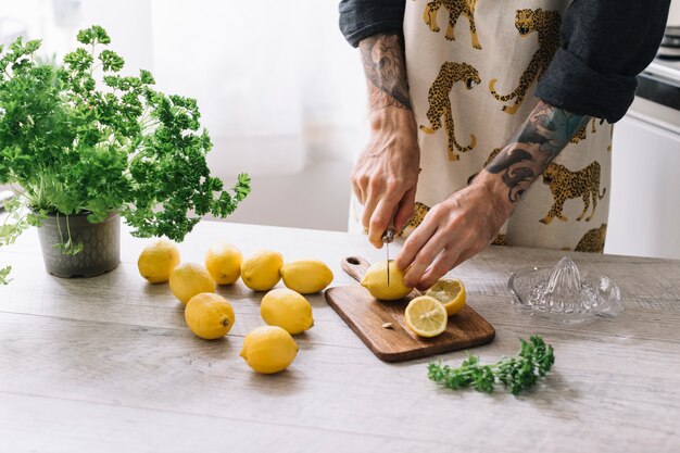 Cutting food