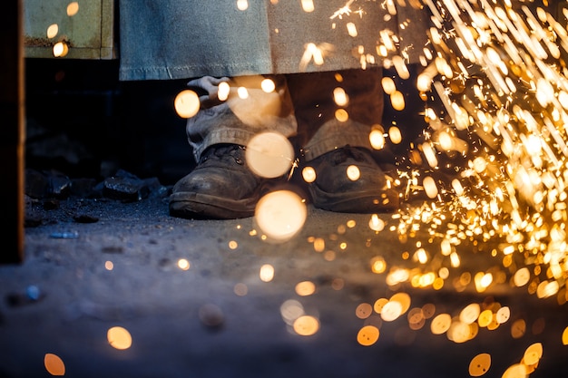 Cutting metal with plasma equipment