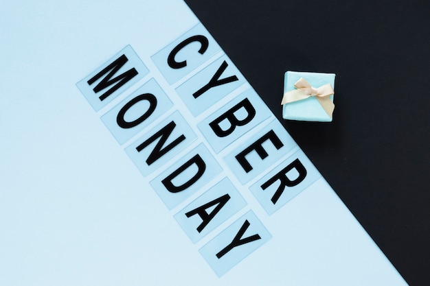 Free photo cyber monday text with gift above it