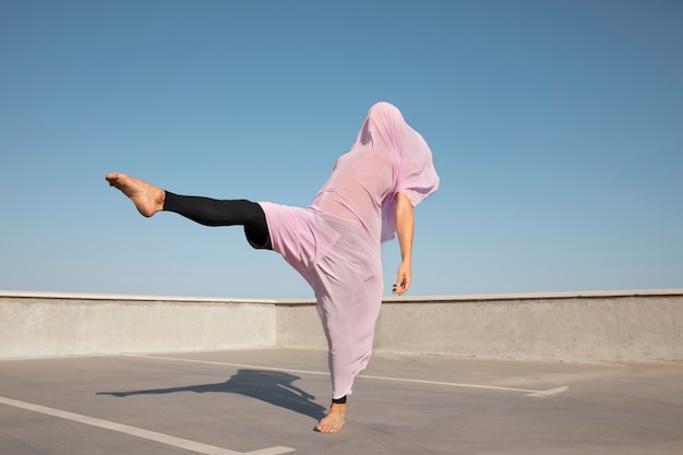 Free photo dancer doing elegant performing art