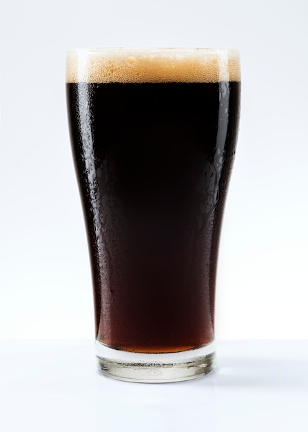 Free photo dark beer with foam in a pint