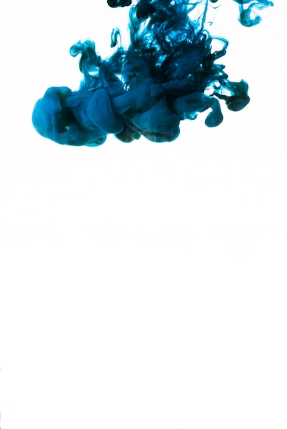 Free photo dark blue ink drop falling in water