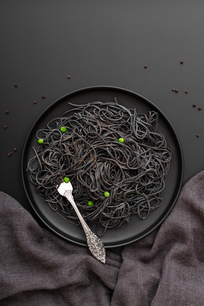 Free photo dark pasta plate on a dark background