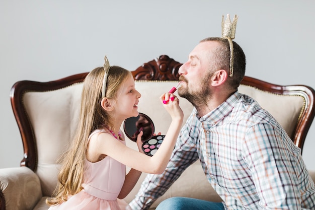 Free Photo daughter and dad on fathers day