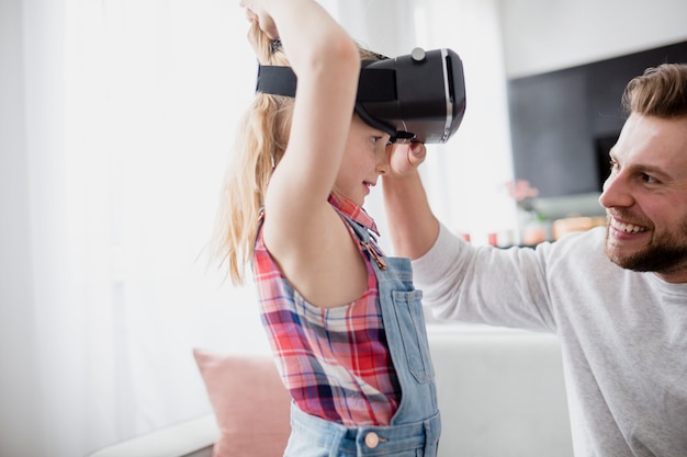 Free photo daughter and father with vr headset