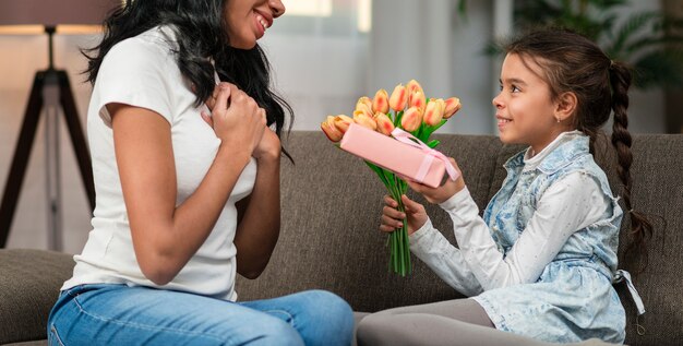 Daughter surprises mom with flowers and gift