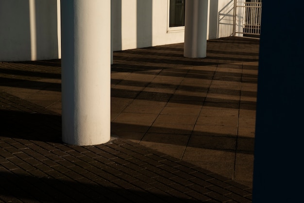 Free Photo day in the city with architecture shadows