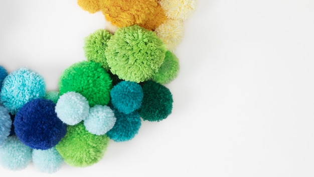 Free Photo decirative pom poms close up detail