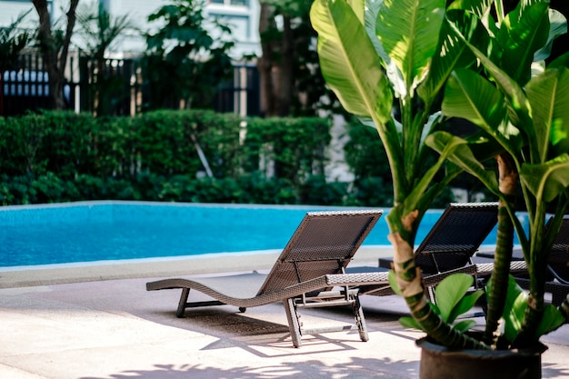 Free photo deckchair at swimming pool