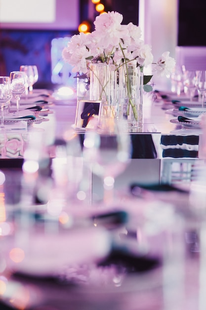 Free photo decorated wedding table in violet shades