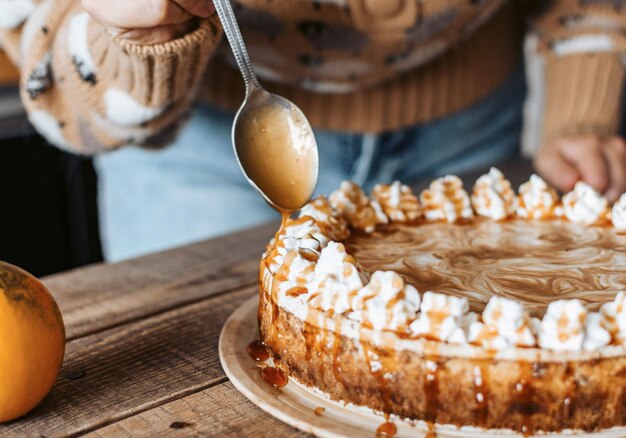 Decorating process of  Pumpkin Cheesecake - Thanksgiving dessert