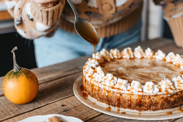 Decorating process of  Pumpkin Cheesecake - Thanksgiving dessert