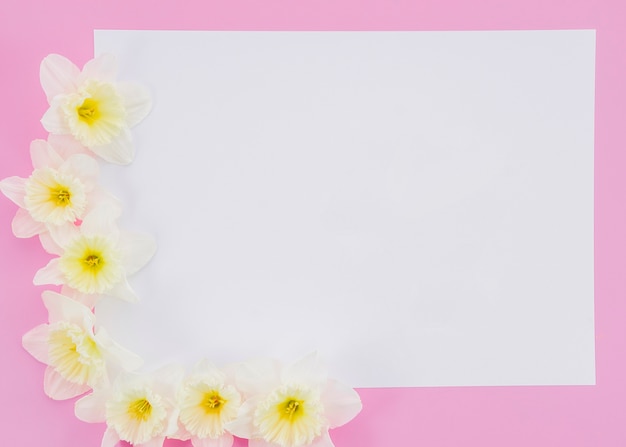 Free photo decorative frame of flowers