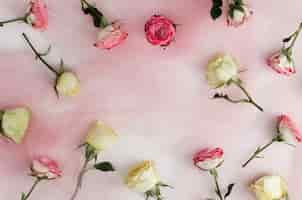 Free photo decorative romantic roses in flat lay