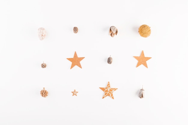 Decorative stars and dry acorns