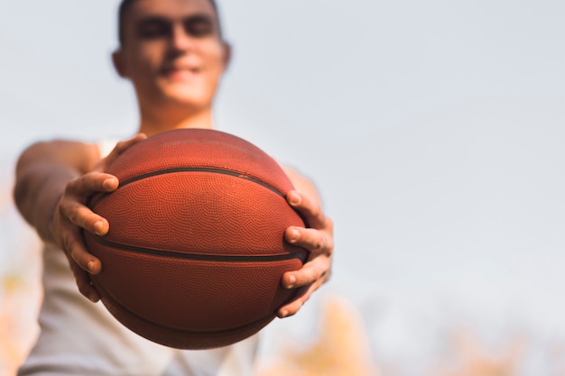 Free Photo defocused athlete holding basketball