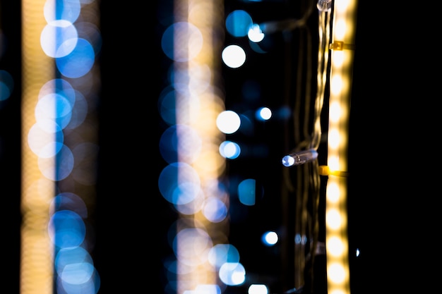 Free photo defocused bokeh light on dark background