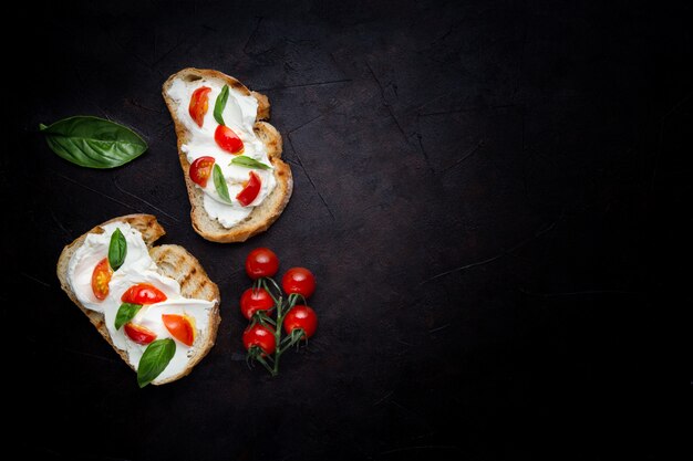 Delicious bread with cheese and tomato