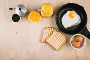 Free photo delicious breakfast on wooden background