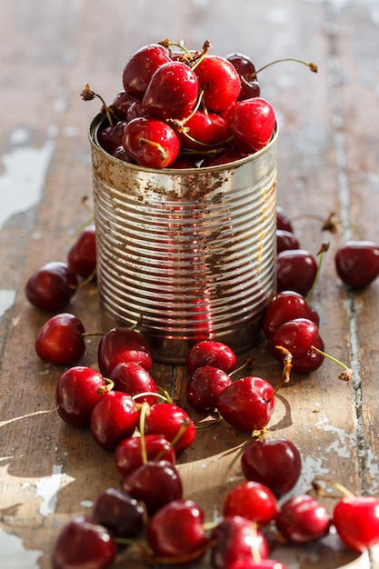 Free photo delicious cherry on the table