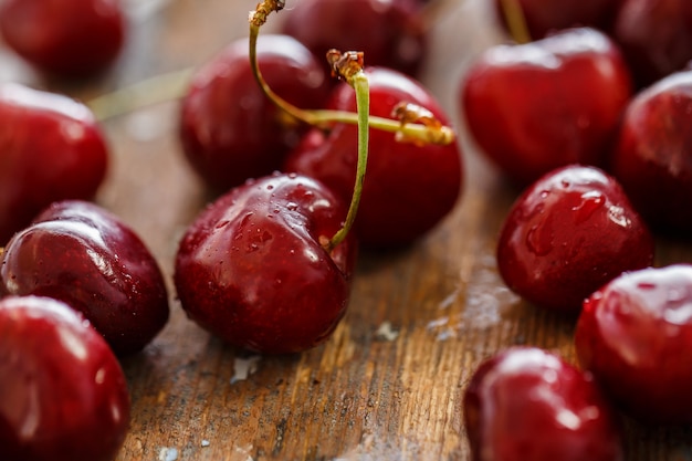 Free photo delicious cherry on the table