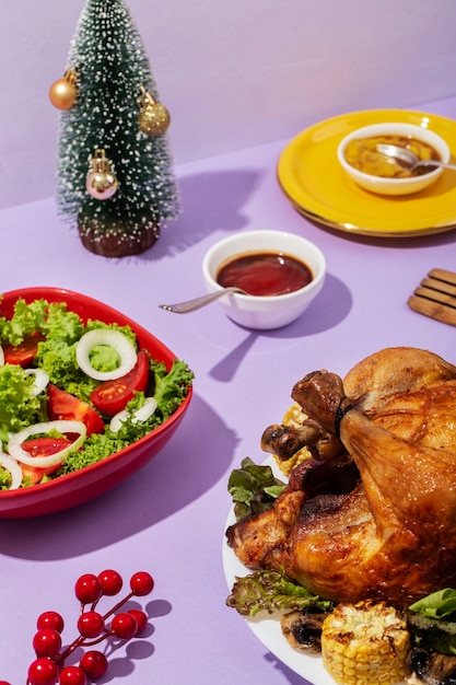 Free photo delicious chicken and salad on purple background