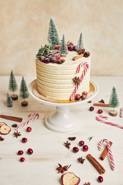 Free photo delicious christmas cake decorated with fir trees