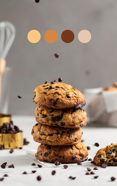 Free photo delicious cookies with chocolate chips