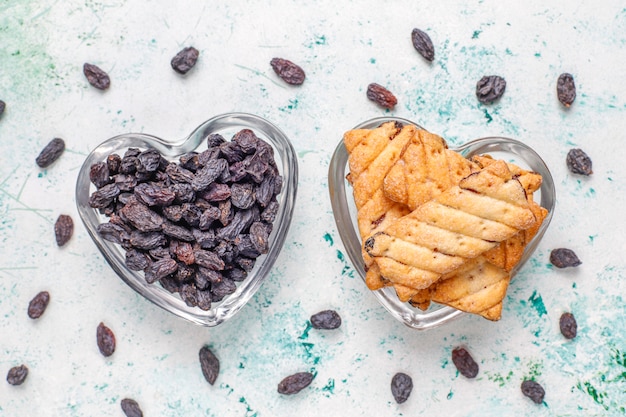 Free photo delicious cookies with raisin,top view