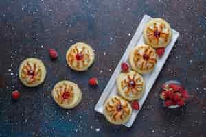 Free photo delicious cookies with raspberry jam and fresh raspberries.