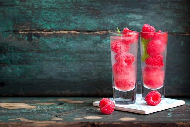 Free photo delicious drink with raspberries