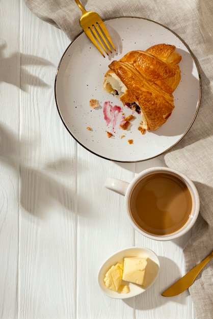 Free photo delicious french breakfast with croissant