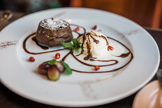 Free photo delicious fresh chocolate dessert in restaurant