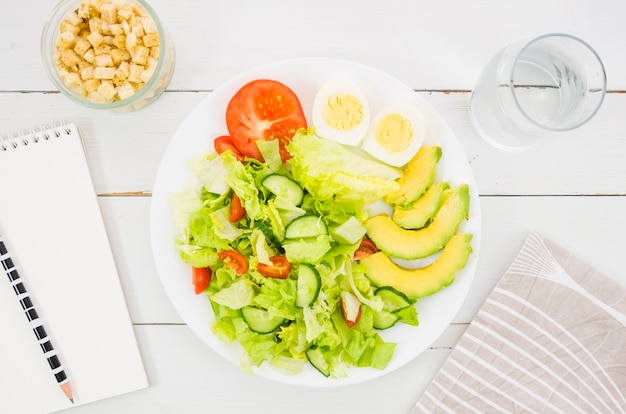 Free photo delicious and healthy lettuce salad