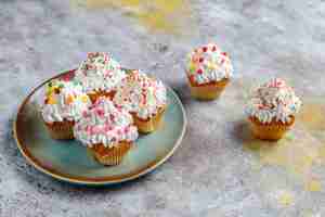 Free photo delicious homemade cupcakes with various  sprinkles