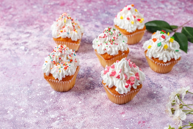 Free photo delicious homemade cupcakes with various  sprinkles