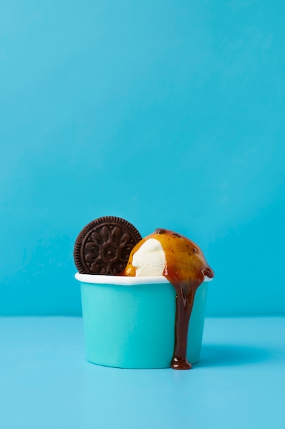 Free photo delicious ice cream with cookie