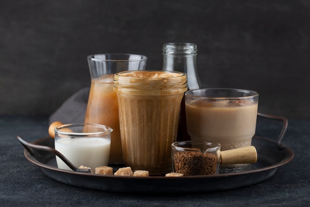 Free photo delicious iced coffee on tray arrangement